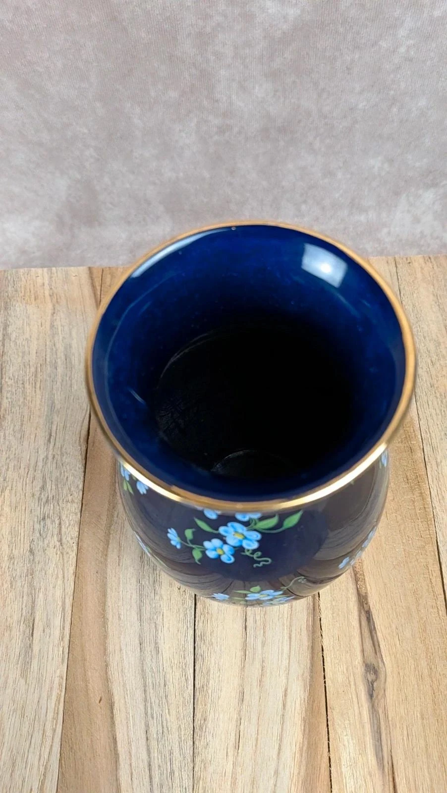 Cobalt blue vintage vase with floral decor – photo 2